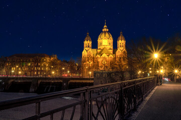 Lukaskirche in München bei Nacht, Bayern, Deutschland