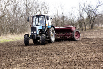 Obraz premium Spring sowing of grain crops is in progress Ukraine