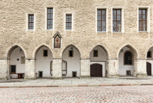 empty streets of old Tallinn