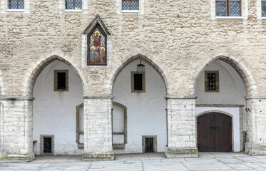 Fototapeta na wymiar empty streets of old Tallinn