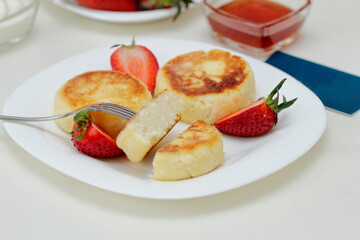 cheesecakes with strawberries