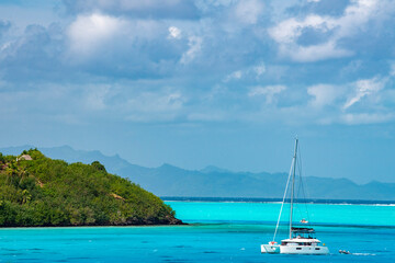 Fototapeta na wymiar sailing in Bora Bora blue lagoon French Polynesia