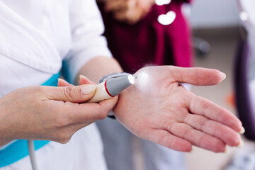 Ultrasonic standalone dental scaler for tartar removal