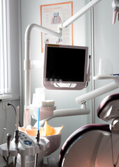 Equipment for the treatment of teeth in the dental office