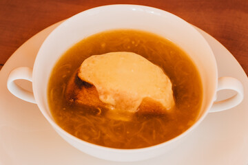 French Onion Soup – Soupe à l’Oignon Lyonnaise