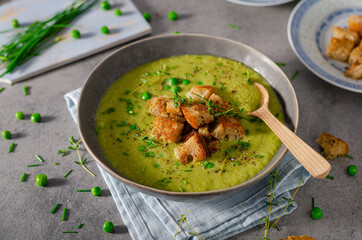 Leak soup with peas