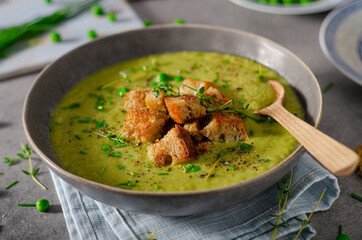 Leak soup with peas