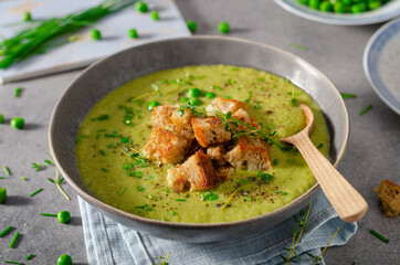 Leak soup with peas