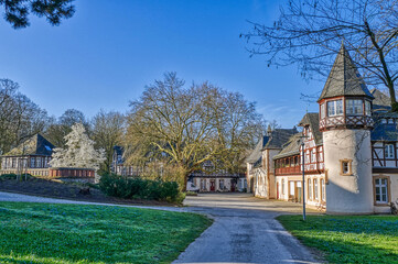 Ansicht eines historischen Schloses in Düsseldorf Eller