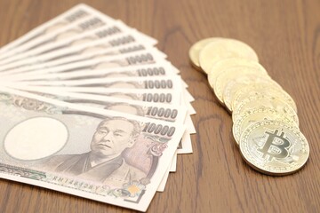 日本の1万円札とビットコイン