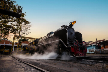 Plakat SRT Pacific steam locomotive No.824 and 850 at Thonburi train depot to prepare for check and maintenance.