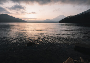 湖と日本の山