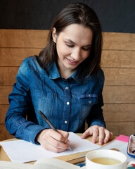 Girl draws a glider for a day in a cafe