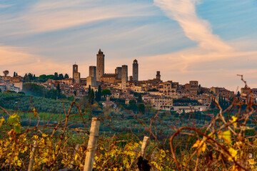 Fototapeta na wymiar San Gimignano, Tuscany: November 10 2021: panorama of the city of towers in Tuscany in autumn