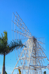 Rueda de la fortuna en construccion