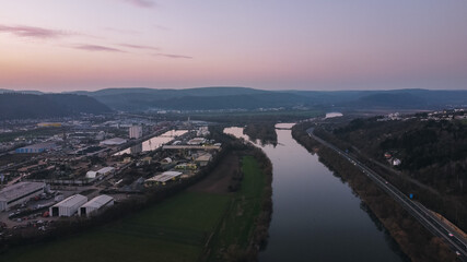 Hafen an der Mosel in Trier bei Sonnenuntergang