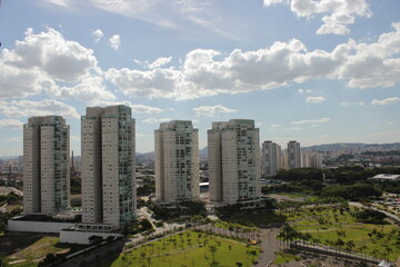 Naklejka premium Cityscape with blue sky on a sunny day