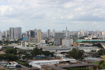 Obraz premium Cityscape with blue sky on a sunny day