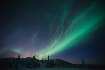 Selbstklebende Fototapeten aurora over the mountains © dless_films