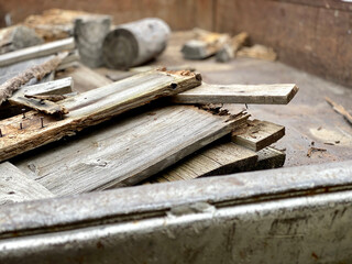 木片などのゴミ捨て場