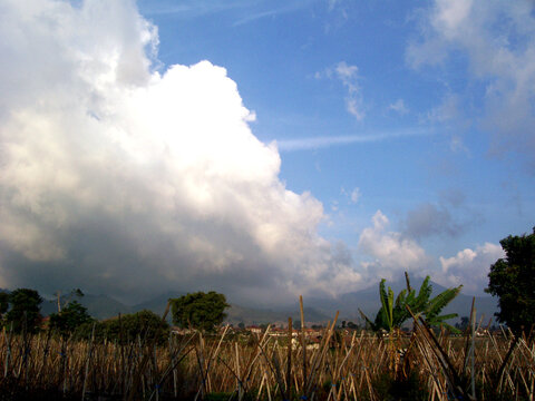 white cloud at beautiful blue sky
