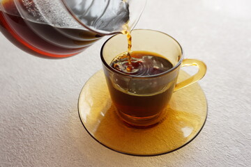 コーヒーをサーブする