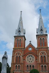 Fototapeta na wymiar ベトナム　サイゴン大教会