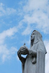 サイゴン大教会　青空とマリア像