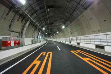 首都高中央環状線の山手トンネル（新宿区・東京）