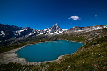 Fototapeta na wymiar goillet lake in the mountains
