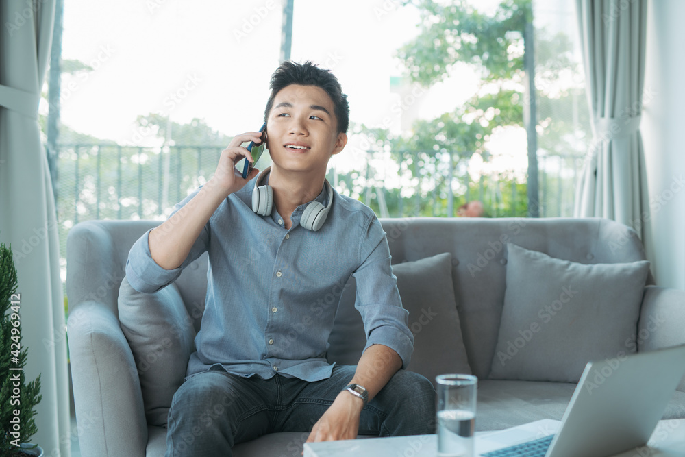 Poster customer support. smiling man using laptop talking on phone with call center operator at home. free 