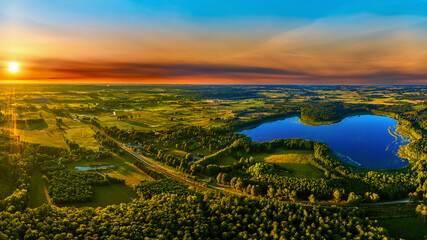 zachód słońca na Mazurach w północno-wschodniej Polsce