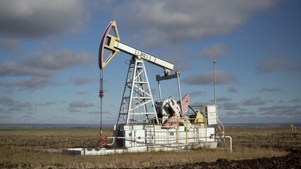 An oil rig extracts raw materials from underground in the steppe.