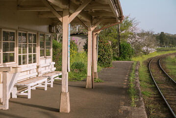 Old railway station platform at countryside in Japan　ローカル線 無人駅のプラットホーム 小湊鐵道の上総鶴舞駅