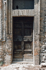 Fototapeta na wymiar close-up image of ancient closed doors. Old Italy. Background. Lock. vintage, retro. vertical photo