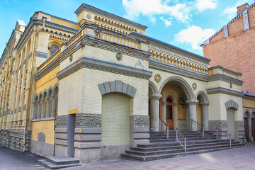 Obraz premium The Brodsky Choral Synagogue in Kyiv, Ukraine. It was built in the Romanesque Revival style resembling a classical basilica.