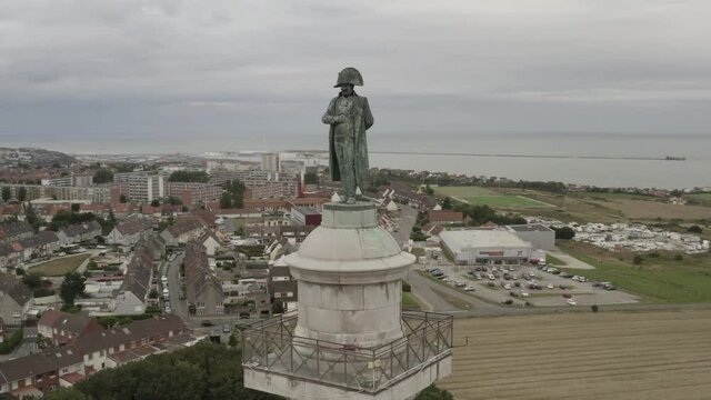 Napol&eacute;on Bonaparte  tournant le dos &agrave; l'Angleterre &agrave; Boulogne sur Mer 