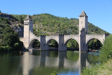 Fototapeta na wymiar Die Brücke Pont Valentré in Cahors
