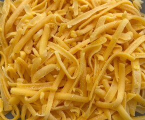 cheddar râpé , fromage isolé