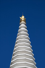 Obraz premium Buddhism religion symbol. Buddhist sanctuary peace stupa. Buddha memorial monument. Historical landscape building.