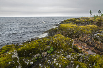 Fototapeta na wymiar In the skerries of Lake Ladoga