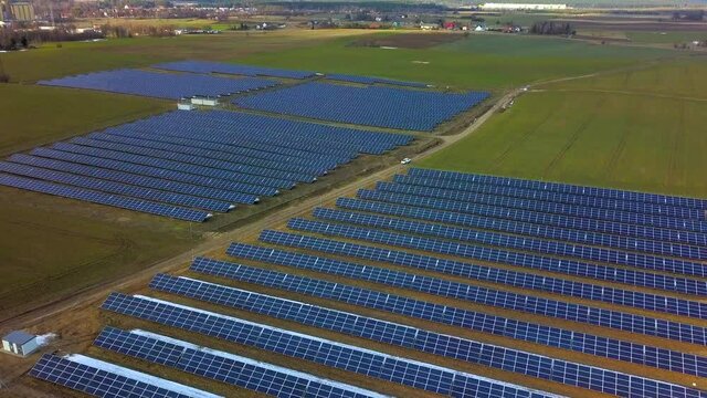 fotowoltaika panele solarne zdjęcia lotnicze farma fotowoltaiczna alternatywna energia