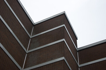 Brick apartment building in Delft, with concrete bands indicating the floors of the various levels.