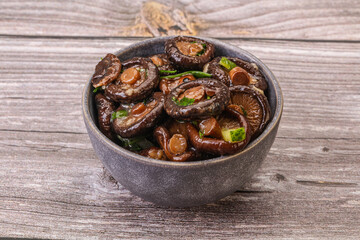 Marinated shiitake mushrooms with herbs