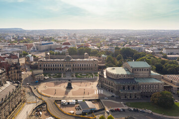 Obraz premium Theaterplatz with Siempre Opera and Zwinger palace in summer