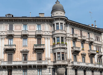 Fototapeta na wymiar Historic building in the Corso Buenos Aires area, Milan