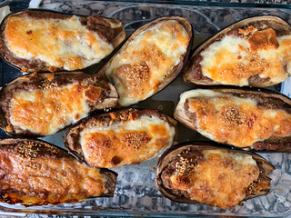 Aubergines stuffed with tuna and au gratin with parmesan cheese