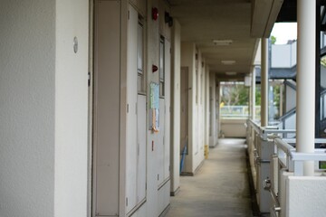 アパートの廊下、通路