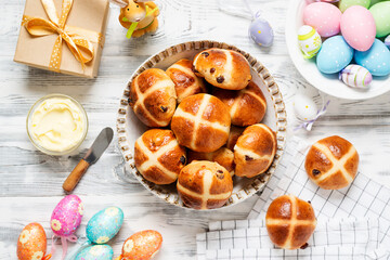 Traditional english cuisine, fresh hot cross buns for easter breakfast. top view - 425210058