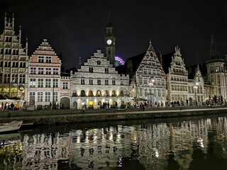 Fototapeta na wymiar The shadows and reflections of Ghent at night